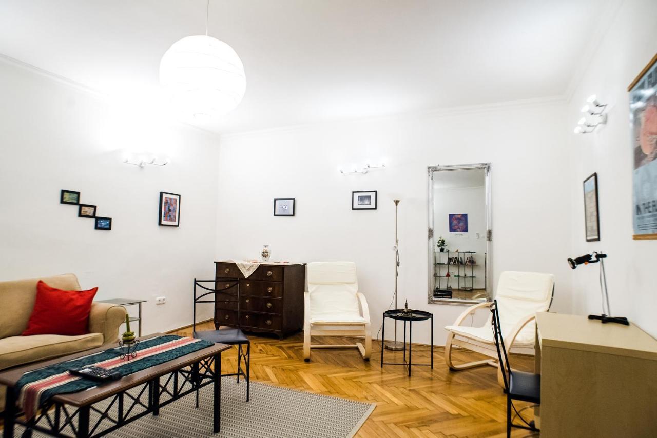 Apartment At The Deak Ferenc Ter Budapest Extérieur photo